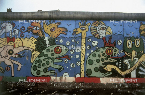 GRA-F-000074-0000 - Animali, opera attribuibile a Christophe Bouchet e Thierry Noir. Graffiti & Wall Art sul Muro di Berlino, abbattuto a partire dalla notte del 9 Novembre del 1989 - Data dello scatto: 1987 - Francesco e Alessandro Alacevich / Gremese Archivio/Archivi Alinari