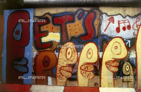 GRA-F-000082-0000 - Scritta "Pet's", Graffiti & Wall Art sul Muro di Berlino, abbattuto a partire dalla notte del 9 Novembre del 1989 - Data dello scatto: 1987 - Francesco e Alessandro Alacevich / Gremese Archivio/Archivi Alinari