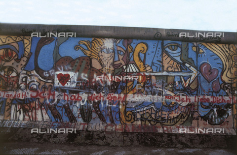 GRA-F-000093-0000 - Sagittario, Graffiti & Wall Art sul Muro di Berlino, abbattuto a partire dalla notte del 9 Novembre del 1989 - Data dello scatto: 1987 - Francesco e Alessandro Alacevich / Gremese Archivio/Archivi Alinari