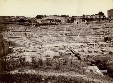 GWA-F-000209-0000 - Veduta del teatro greco, Taormina - Data dello scatto: 1900 ca. - Archivi Alinari, Firenze