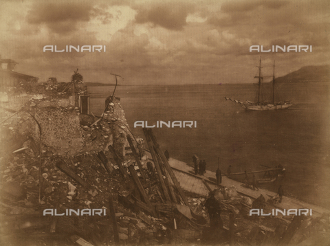 GWA-F-000558-0000 - Un edificio crollato a Messina dopo il terremoto del 1908 - Data dello scatto: 1908 - Archivi Alinari, Firenze