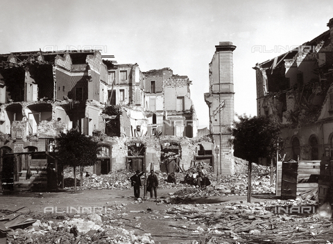 GWA-F-000561-0000 - Ruins of Messina, destroyed by the sismic catastrophe of 1908 - Date of photography: 1908 - Alinari Archives, Florence