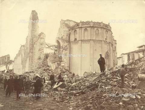 GWA-F-000570-0000 - The Cathedral destroyed by the Calabrian-Sicilian earthquake of 1908 - Date of photography: 1908 - Alinari Archives, Florence