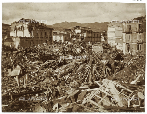 GWA-F-000573-0000 - Veduta delle rovine di San Leo a Messina, distrutta dalla catastrofe sismica del 1908 - Data dello scatto: 1908 - Archivi Alinari, Firenze