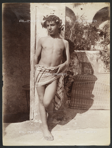 GWA-F-000648-0000 - Pietro of Naples with a crown of vines on his head draped and leaning against a doorpost, Posillipo, Naples - Date of photography: 1880-1895 ca. - Alinari Archives, Florence