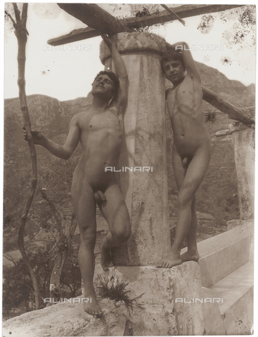 GWA-F-000919-0000 - Due giovani nudi in posa - Data dello scatto: 1900 ca. - Archivi Alinari, Firenze