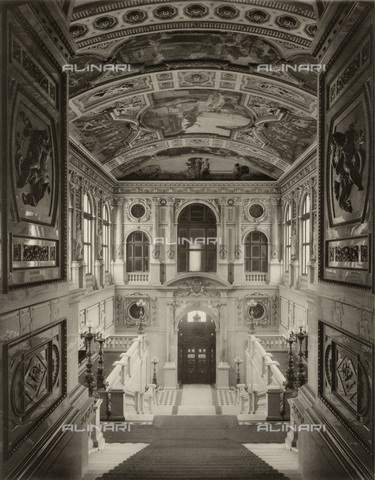 IMA-F-623139-0000 - Scalone del Burgtheater di Vienna con dipinti di Gustav Klimt (1862-1918) - Austrian Archives / brandstaetter images /Archivi Alinari