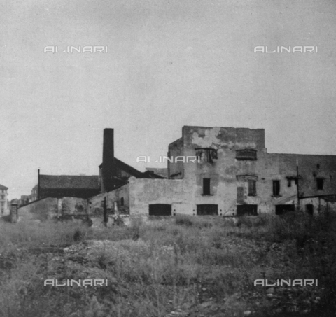 LAA-F-000084-0000 - Fabbricato abbandonato alla periferia di Milano - Data dello scatto: 1940 ca. - Archivi Alinari, Firenze