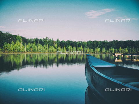 LCA-F-005031-0000 - Imbarcazione nel lago - Quint Lox / Liszt Collection/Archivi Alinari