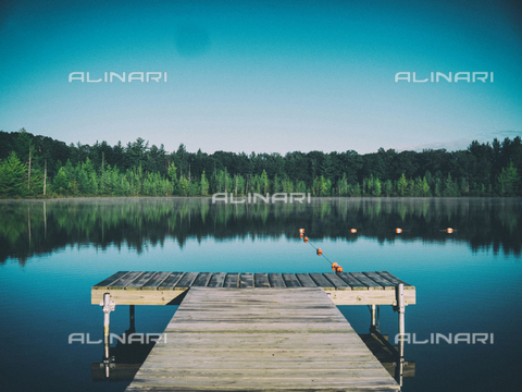 LCA-F-005032-0000 - Pontile sul lago - Quint Lox / Liszt Collection/Archivi Alinari