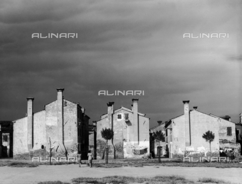 LFA-F-000018-0000 - "Lights of a Storm" view of Venice at the onset of a storm - Date of photography: 1950 ca. - Alinari Archives, Florence