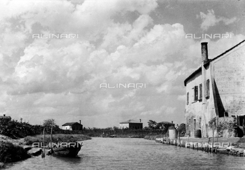 LFA-F-000033-0000 - View of the Brenta river, Venice - Date of photography: 1950 ca. - Alinari Archives, Florence