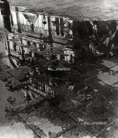 LFA-F-000151-0000 - "Facade of S. Zaccaria in a pool of water" The facade of the Church of S. Zaccaria reflected in a pool of water, Venice - Date of photography: 1950 ca. - Alinari Archives, Florence