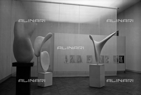 LFA-S-00000D-0414 - Exhibition of sculptures by Alberto Viani at the Venice Biennale, curated by Carlo Scarpa - Date of photography: 1958 ca. - Alinari Archives, Florence