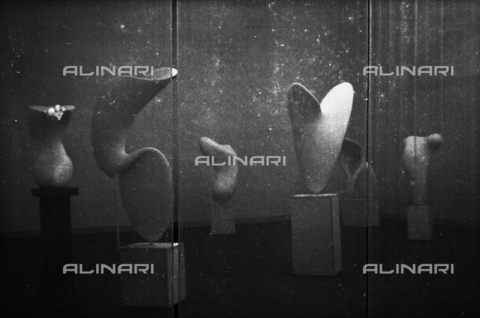 LFA-S-00000D-0417 - Exhibition of sculptures by Alberto Viani at the Venice Biennale, curated by Carlo Scarpa - Date of photography: 1958 ca. - Alinari Archives, Florence