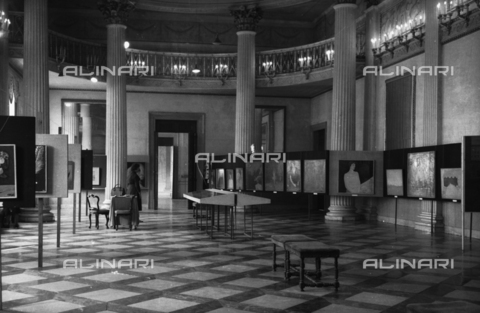 LFA-S-00000Z-0009 - Hall of an art exhibition - Date of photography: 1950 ca. - Alinari Archives, Florence