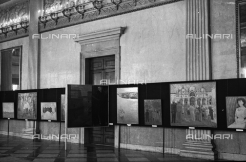 LFA-S-00000Z-0010 - Hall of an art exhibition - Date of photography: 1950 ca. - Alinari Archives, Florence