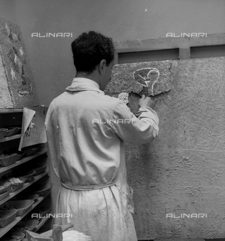 LFA-S-0000O1-0053 - Istituto d'Arte di Venezia: a boy working on a mosaic - Date of photography: 1945 ca. - Alinari Archives, Florence