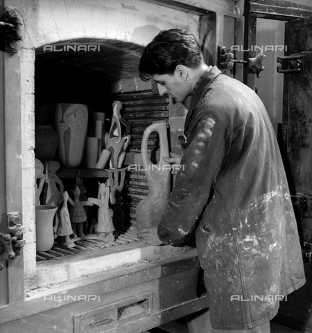 LFA-S-0000O1-0058 - Istituto d'Arte di Venezia: a boy in front of a ceramic kiln - Date of photography: 1945 ca. - Alinari Archives, Florence