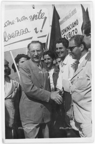 LLA-S-000D01-0151 - Alcide de Gasperi (1881-1954), Presidente del Consiglio dei ministri, ad una manifestazione del Movimento Federalista Europeo - Data dello scatto: 1947-1953 - Archivio Luigi Leoni / Archivi Alinari