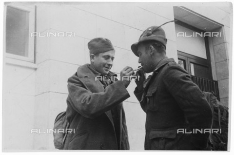 LLA-S-000E03-0312 - Soldati e ufficiali della Brigata Garibaldi - Data dello scatto: 1944 - Archivio Luigi Leoni / Archivi Alinari