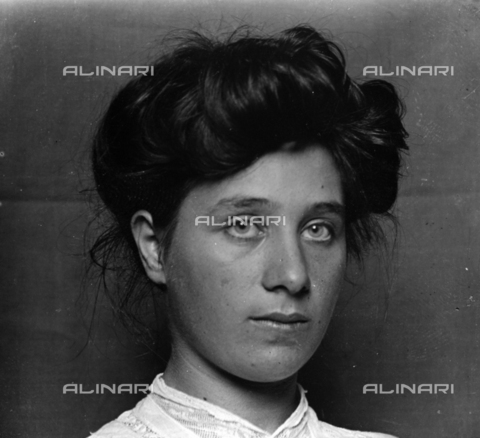 MFA-S-0SN482-000S - Portrait of a woman - Date of photography: 1900 ca. - Alinari Archives, Florence