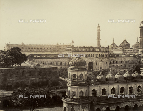 MFC-A-004678-0042 - Veduta panoramica del Bara Imambara nei pressi di Lucknow - Data dello scatto: 1863-1870 ca. - Archivi Alinari, Firenze