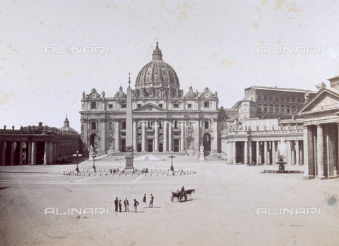 MFC-F-000096-0000 - Scorcio di piazza San Pietro a Roma - Data dello scatto: 1865-1867 - Archivi Alinari, Firenze