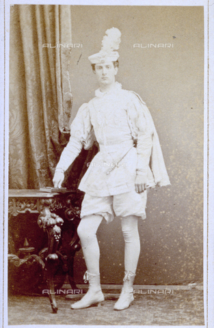 MFC-F-000934-0000 - Ritratto di uomo in costume con abiti in stile rinascimentale - Data dello scatto: 1860-1880 ca. - Archivi Alinari, Firenze