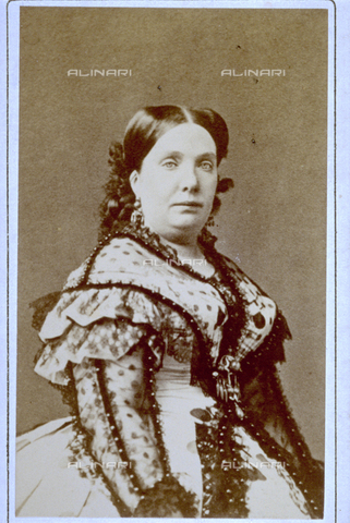 MFC-F-000982-0000 - Three-quarter-length portrait of a woman, in elegant clothes - Date of photography: 1865-1874 ca. - Alinari Archives, Florence