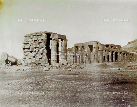 MFC-S-000450-0012 - Veduta del Ramesseum a Tebe - Data dello scatto: 1870-1880 - Archivi Alinari, Firenze