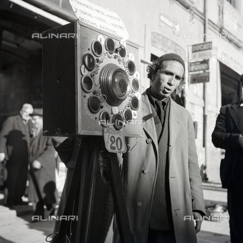 MFV-F-NS0471-0000 - Nostro Sud: astrologo - Data dello scatto: 1950-1956 - Foto di Fosco Maraini/Proprietà Gabinetto Vieusseux © Archivi Alinari