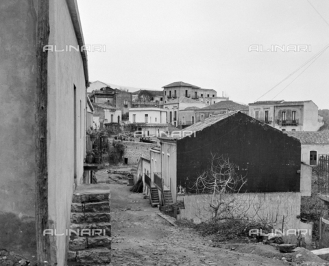 MFV-S-ET0303-0023 - Veduta di paese - Data dello scatto: 11/1950 - Foto di Fosco Maraini/Proprietà Gabinetto Vieusseux © Archivi Alinari