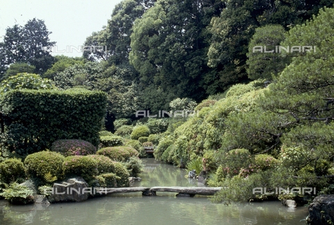 MFV-S-JPN369-0076 - Particolare del giardino all'interno del tempio di Chishaku-in a Kyoto - Data dello scatto: 1963-1991 - Foto di Fosco Maraini/Proprietà Gabinetto Vieusseux © Archivi Alinari