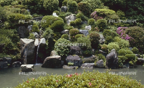 MFV-S-JPN369-0080 - Particolare del giardino all'interno del tempio di Chishaku-in a Kyoto - Data dello scatto: 1963-1991 - Foto di Fosco Maraini/Proprietà Gabinetto Vieusseux © Archivi Alinari