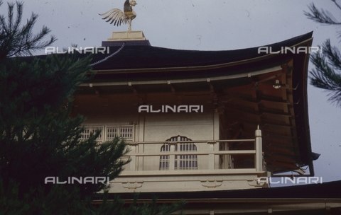 MFV-S-JPN369-0092 - Tempio di Kinkaku-ji ("Tempio del padiglione d'oro"), particolare, Kyoto - Data dello scatto: 1963-1991 - Foto di Fosco Maraini/Proprietà Gabinetto Vieusseux © Archivi Alinari