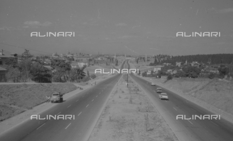 MFV-S-V00133-0255 - Strada verso Istanbul - Data dello scatto: 1962-1963 - Foto di Fosco Maraini/Proprietà Gabinetto Vieusseux © Archivi Alinari