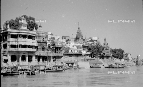 MFV-S-V00133-0259 - View of Varanasi - Date of photography: 1962-1963 - Photo by Fosco Maraini/Gabinetto Vieusseux Property©Alinari Archives