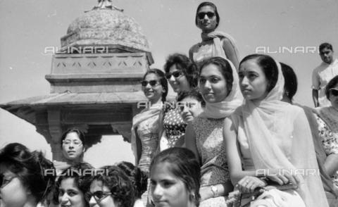 MFV-S-V00133-0283 - Gruppo di donne in India - Data dello scatto: 1962-1963 - Foto di Fosco Maraini/Proprietà Gabinetto Vieusseux © Archivi Alinari