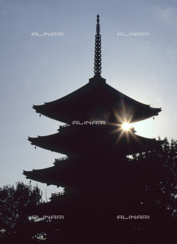 MFV-S-V00368-0135 - Pagoda del tempio T&#333;-ji, Kyoto - Data dello scatto: 1953-1991 - Foto di Fosco Maraini/Proprietà Gabinetto Vieusseux © Archivi Alinari