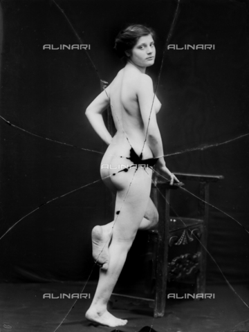 NVM-F-003218-0000 - Nude female portrait - Date of photography: 1900-1910 - Alinari Archives, Florence