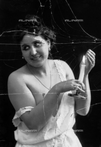 NVM-F-003247-0000 - Female Portrait  in skimpy clothes with candle - Date of photography: 1900-1910 - Alinari Archives, Florence