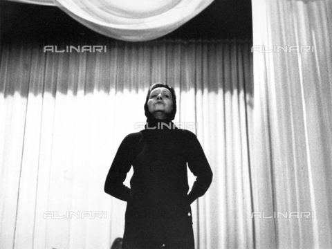 PAQ-F-000528-0000 - L'attrice Milly in scena - Data dello scatto: 1967 ca. - Archivi Alinari, Firenze