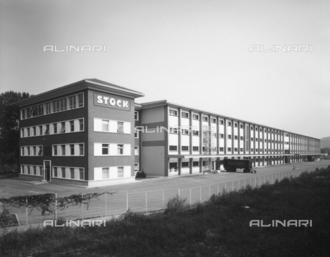 PAQ-F-001219-0000 - Esterno dello stabilimento dell'azienda di liquori e brandy Stock a Trieste - Data dello scatto: 1975 - Archivi Alinari, Firenze