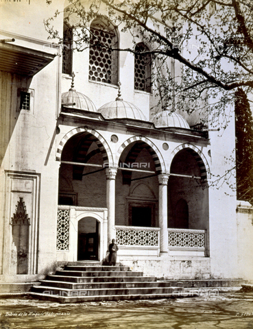 PDC-A-004568-0028 - The entrance to the mosque of Sà¼leyman in Istanbul - Date of photography: 1870-1875 ca. - Alinari Archives, Florence