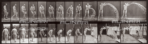 PDC-A-004695-0399 - "Animal Locomotion" (tav. 399): sequenza con un uomo nudo che butta l'acqua con un secchio - Data dello scatto: 1887 - Archivi Alinari, Firenze