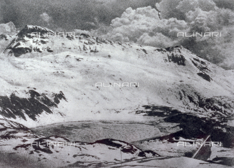 PDC-F-001700-0000 - Veduta del ghiacciaio del Goillet in Valle d'Aosta - Data dello scatto: 1920-1940 ca. - Archivi Alinari, Firenze