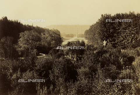 PDC-F-001818-0000 - Veduta del parco della Reggia (Palazzo Reale) di Caserta. Sullo sfondo, la reggia - Data dello scatto: 1862 - Archivi Alinari, Firenze