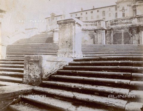 PDC-S-000461-0003 - Sweeping view of the 'Scalinata del Pincio' in Rome. A pedestal is on the steps. In the background an elegant building with terrace and balustrade - Date of photography: 1870-1890 ca. - Alinari Archives, Florence