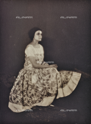 PTA-F-000196-0000 - Ritratto femminile - Data dello scatto: 1930-1939 - Archivi Alinari, Firenze